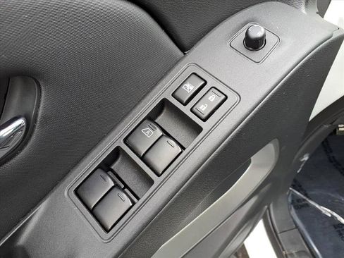 Used 2022 Nissan Frontier SV image 13