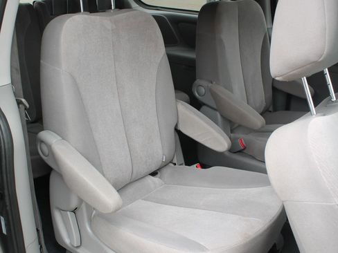 Used 2012 Kia Sedona LX w/ PWR Pkg FWD image 19