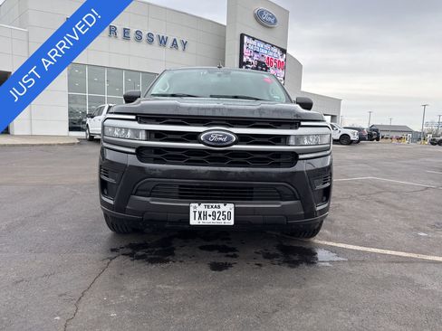 Used 2024 Ford Expedition Max XLT image 2