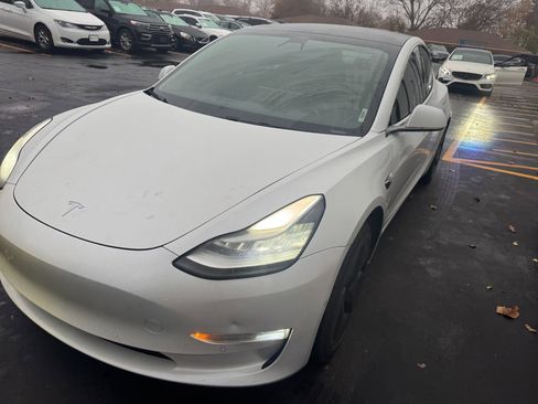 Used 2019 Tesla Model 3 Standard Range Plus image 2