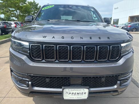 Used 2025 Jeep Wagoneer L Series II w/ Premium Group I AWD/4WD image 4