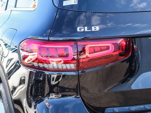 Used 2021 Mercedes-Benz GLB 250 image 7