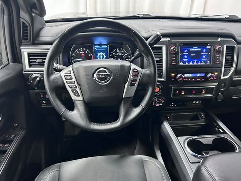 Used 2019 Nissan Titan SL image 3