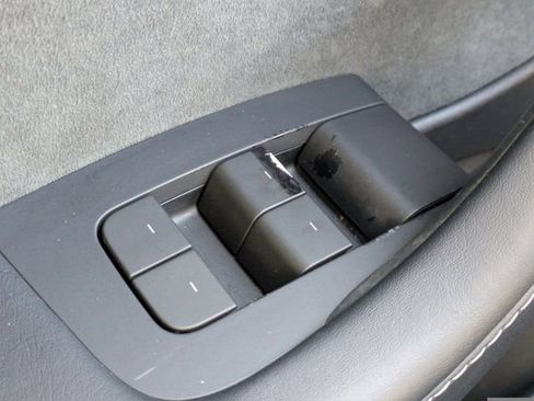 Used 2023 Tesla Model 3 Standard Range image 18