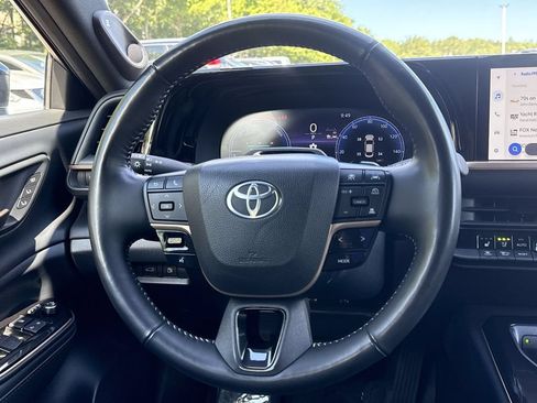 Used 2025 Toyota Crown Platinum AWD/4WD image 11