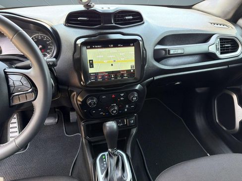 Used 2021 Jeep Renegade Latitude FWD image 25