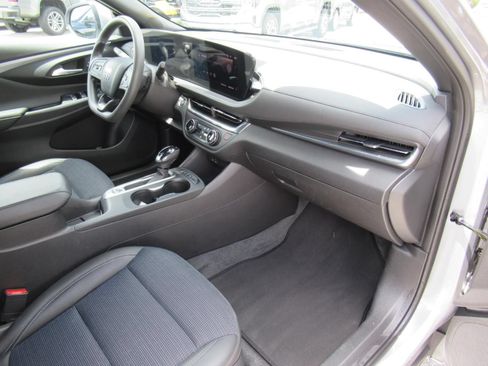 Used 2026 Buick Envista Preferred FWD image 11