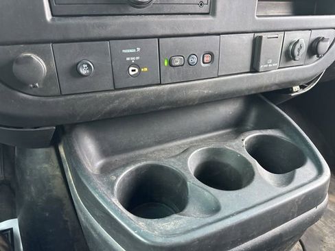 Used 2016 Chevrolet Express 2500 image 31