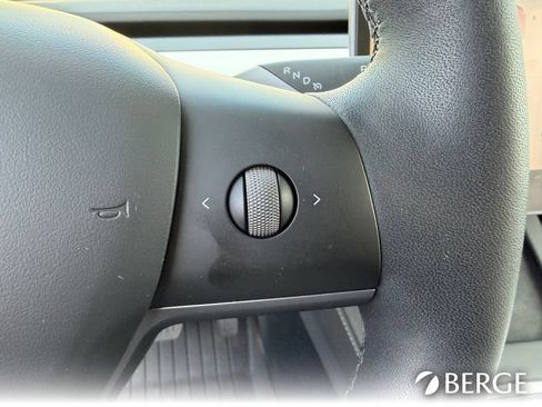 Used 2025 Tesla Model Y Long Range RWD image 19