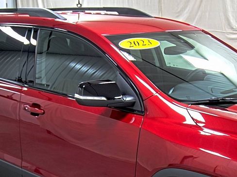 Used 2023 GMC Acadia SLE w/ Driver Convenience Package image 15