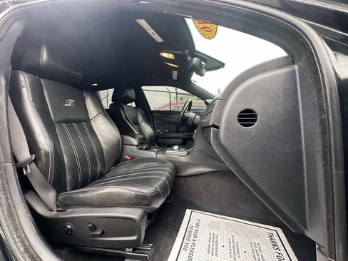 Used 2016 Chrysler 300 S RWD image 25