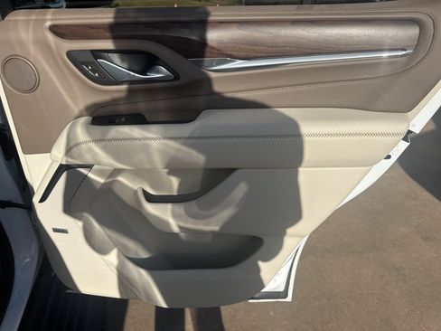 Used 2021 GMC Yukon Denali w/ Denali Premium Package image 28