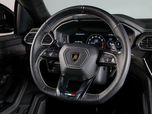 Used 2022 Lamborghini Urus image 13