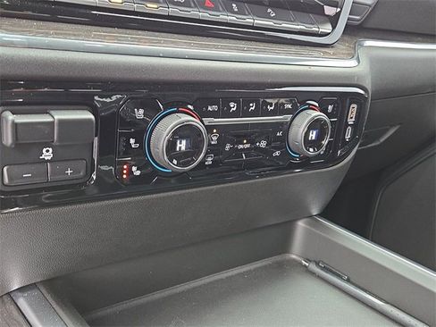 Used 2025 Chevrolet Silverado 2500 LTZ w/ LTZ Plus Package image 15