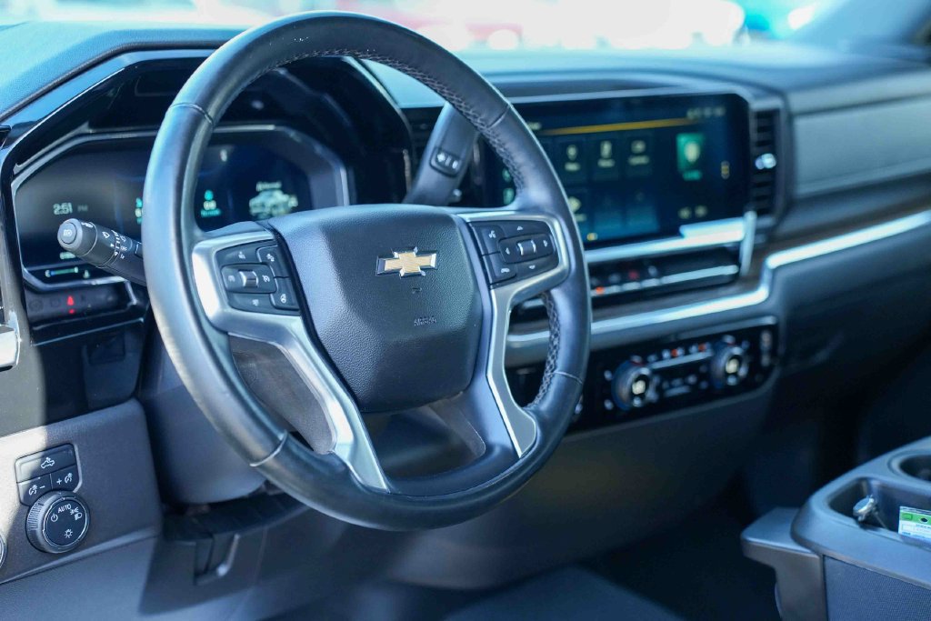 Used 2023 Chevrolet Silverado 1500 LT AWD/4WD image 23
