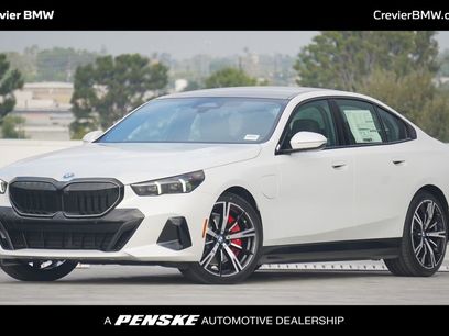 New 2026 BMW 550e xDrive w/ Premium Package