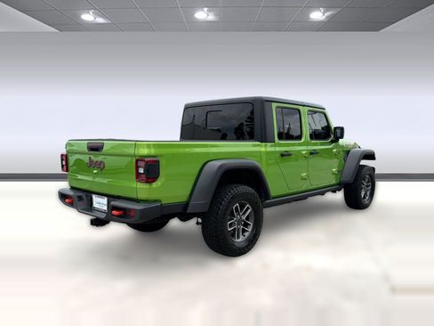 Used 2025 Jeep Gladiator Mojave w/ Convenience Group AWD/4WD image 8
