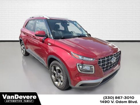 Used 2024 Hyundai Venue SEL FWD image 1