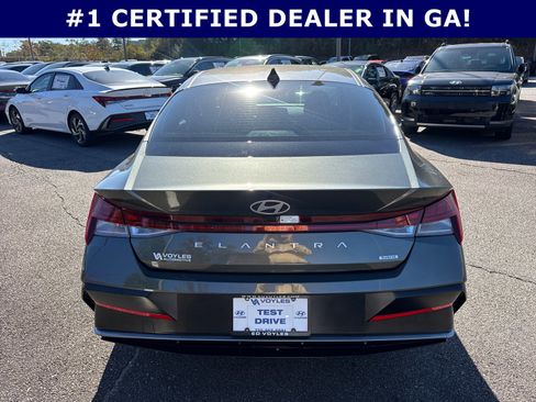 Certified 2025 Hyundai Elantra Limited image 6