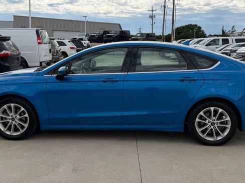 Used 2019 Ford Fusion SE FWD image 2