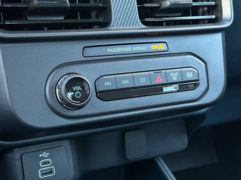 New 2025 Ford Maverick XL w/ Equipment Group 102A image 18