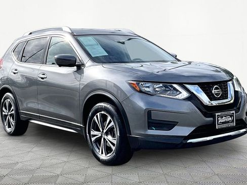 Used 2019 Nissan Rogue SV w/ Premium Package FWD image 5