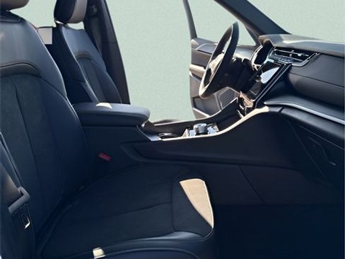 New 2025 Jeep Grand Cherokee L Altitude image 27