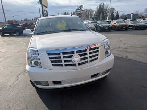 Used 2012 Cadillac Escalade Luxury image 3
