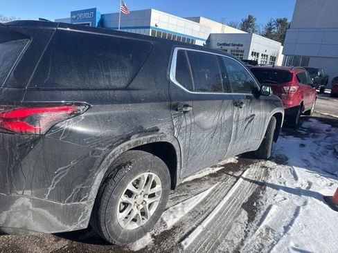 Used 2023 Chevrolet Traverse LS image 3