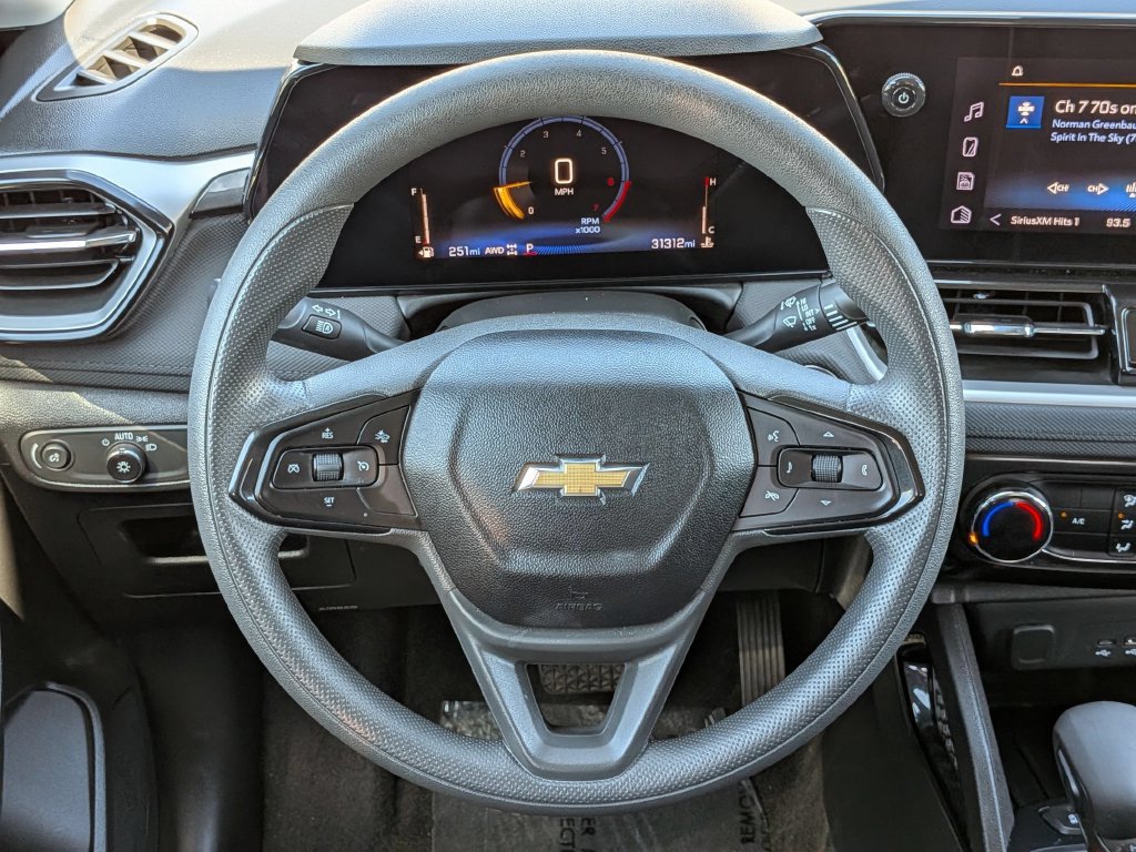 Used 2025 Chevrolet TrailBlazer LT AWD/4WD image 19