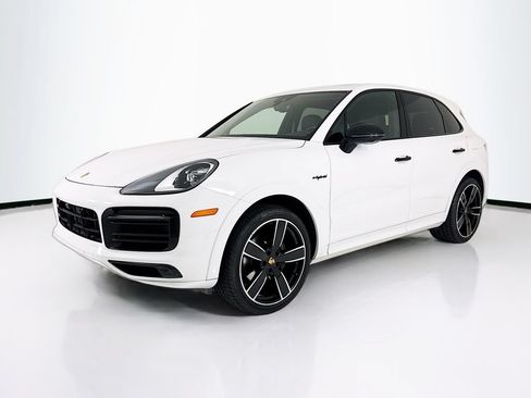 Certified 2023 Porsche Cayenne Platinum Edition AWD/4WD image 1