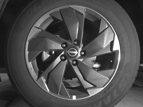 Used 2025 Nissan Rogue SV FWD image 12