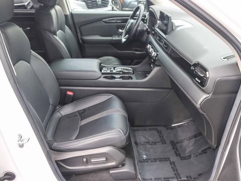 Used 2025 Honda Pilot EX-L image 17