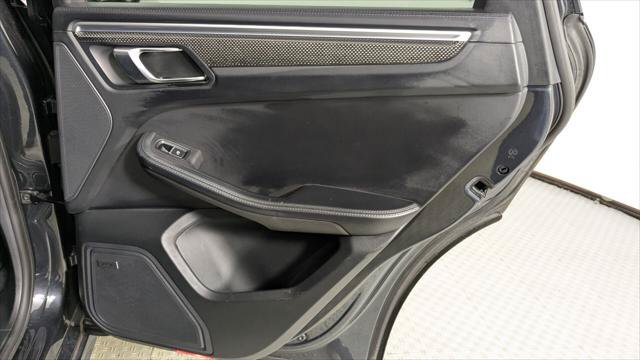 Used 2017 Porsche Macan Turbo AWD/4WD image 16
