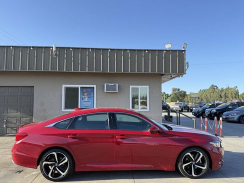 Used 2018 Honda Accord Sport image 2