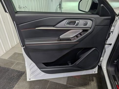 Used 2025 Ford Explorer ST image 14
