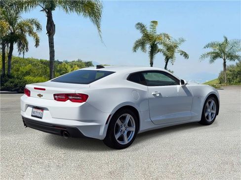 Used 2020 Chevrolet Camaro LT RWD image 4
