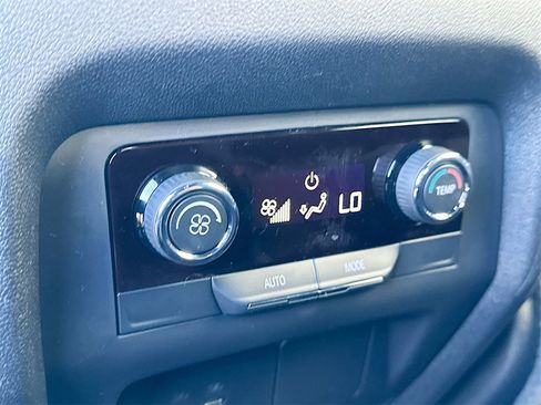 New 2026 Chevrolet Traverse LT image 18