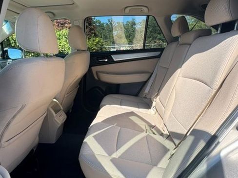 Used 2019 Subaru Outback 2.5i Premium AWD/4WD image 17