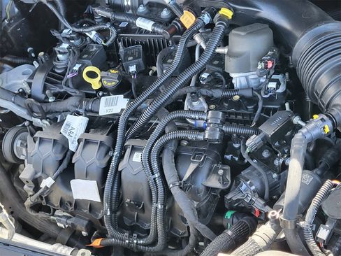 Used 2024 Ford Edge Titanium image 28