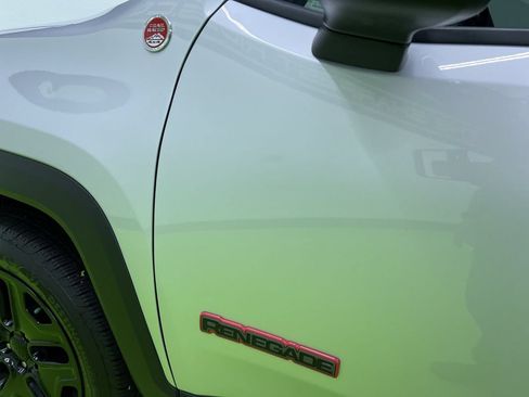 Used 2018 Jeep Renegade Trailhawk AWD/4WD image 15
