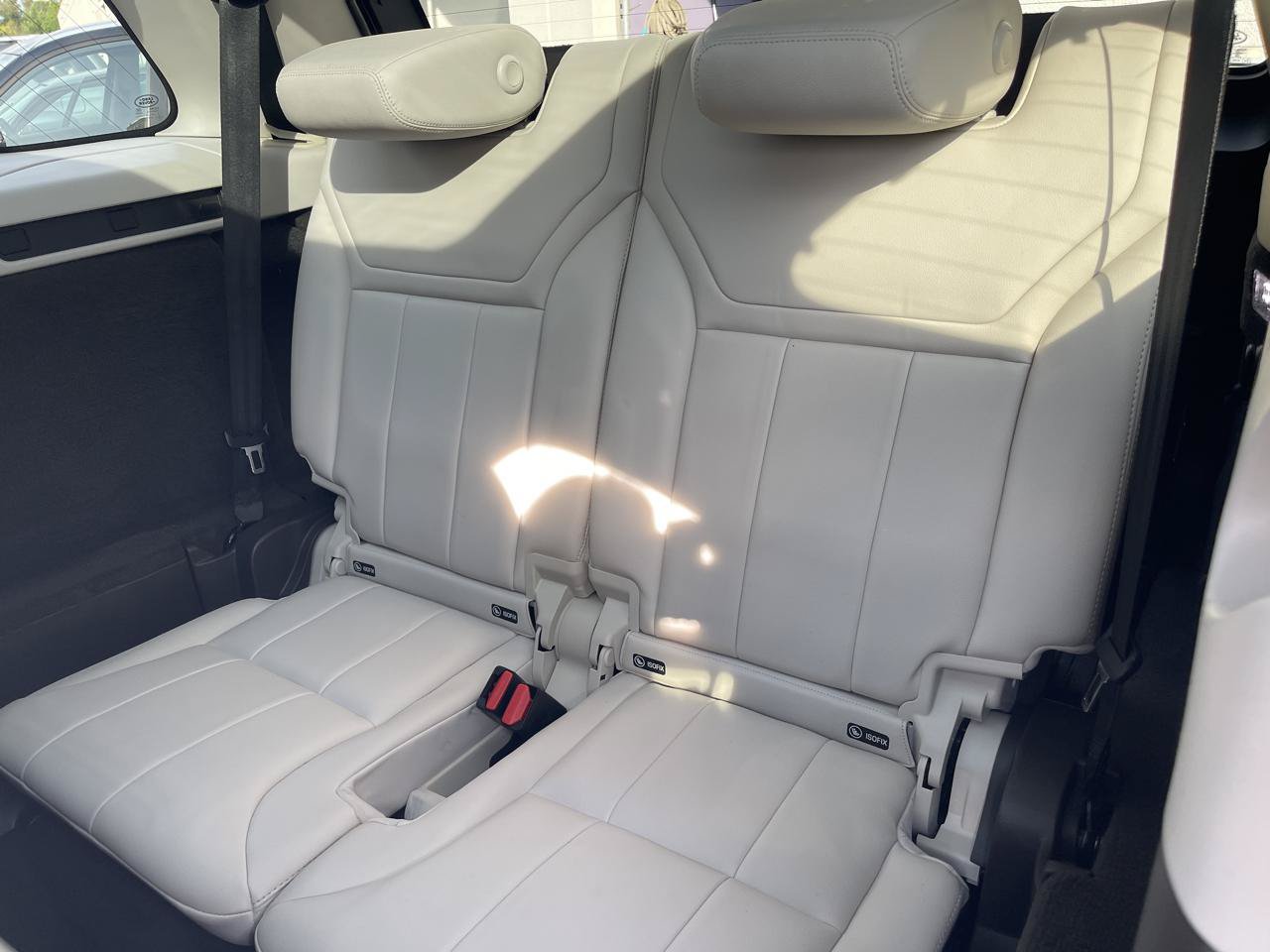 Used 2017 Land Rover Discovery HSE AWD/4WD image 33