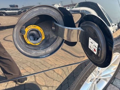 Used 2016 Ford Taurus SE image 32