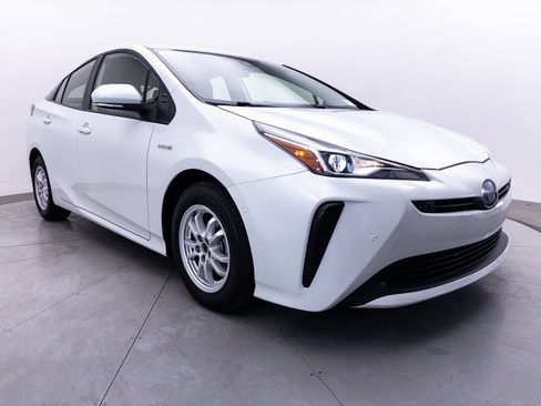 Used 2022 Toyota Prius LE FWD image 11