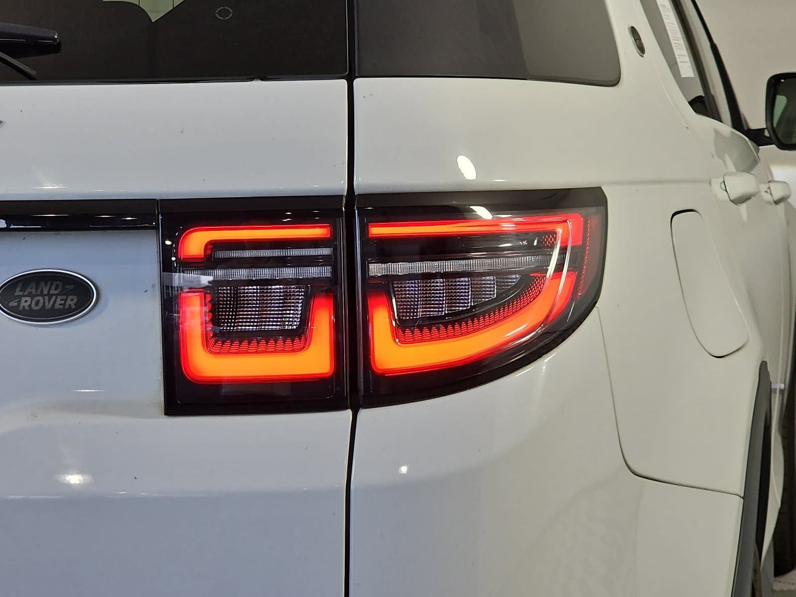 Used 2020 Land Rover Discovery Sport SE AWD/4WD image 31