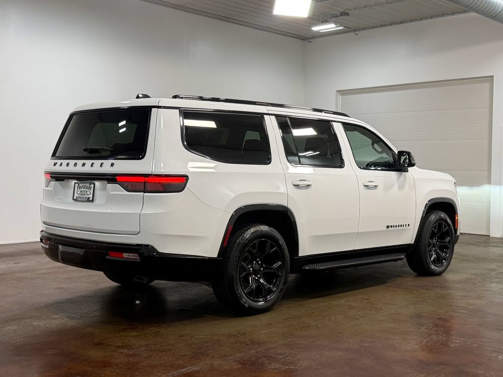 Used 2024 Jeep Wagoneer Series II AWD/4WD image 4