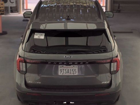 Used 2025 Ford Explorer Active AWD/4WD image 5