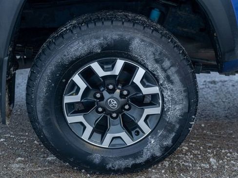 Used 2022 Toyota Tacoma TRD Off-Road image 12