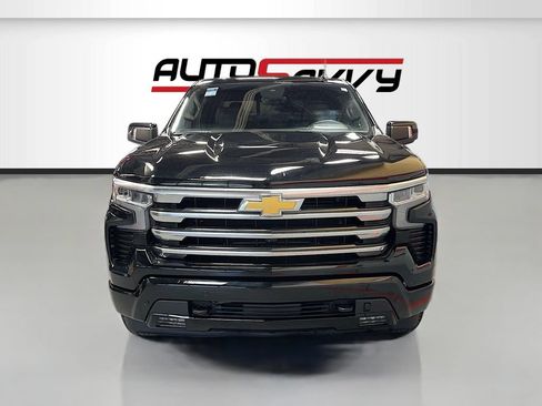 Used 2025 Chevrolet Silverado 1500 High Country w/ Midnight Edition AWD/4WD image 2