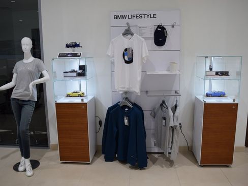 Used 2020 Cadillac XT5 Premium Luxury w/ LPO, Floor Liner Package image 38